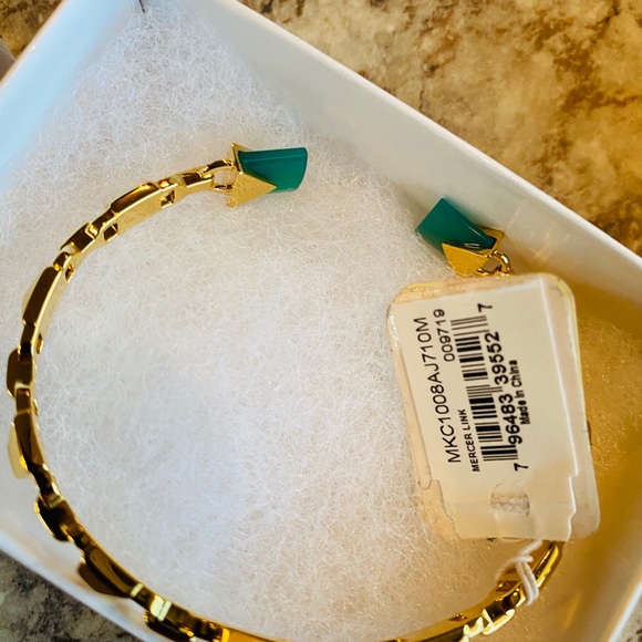 Micheal Kors hinge cuff bracelet - Picture 2 of 4